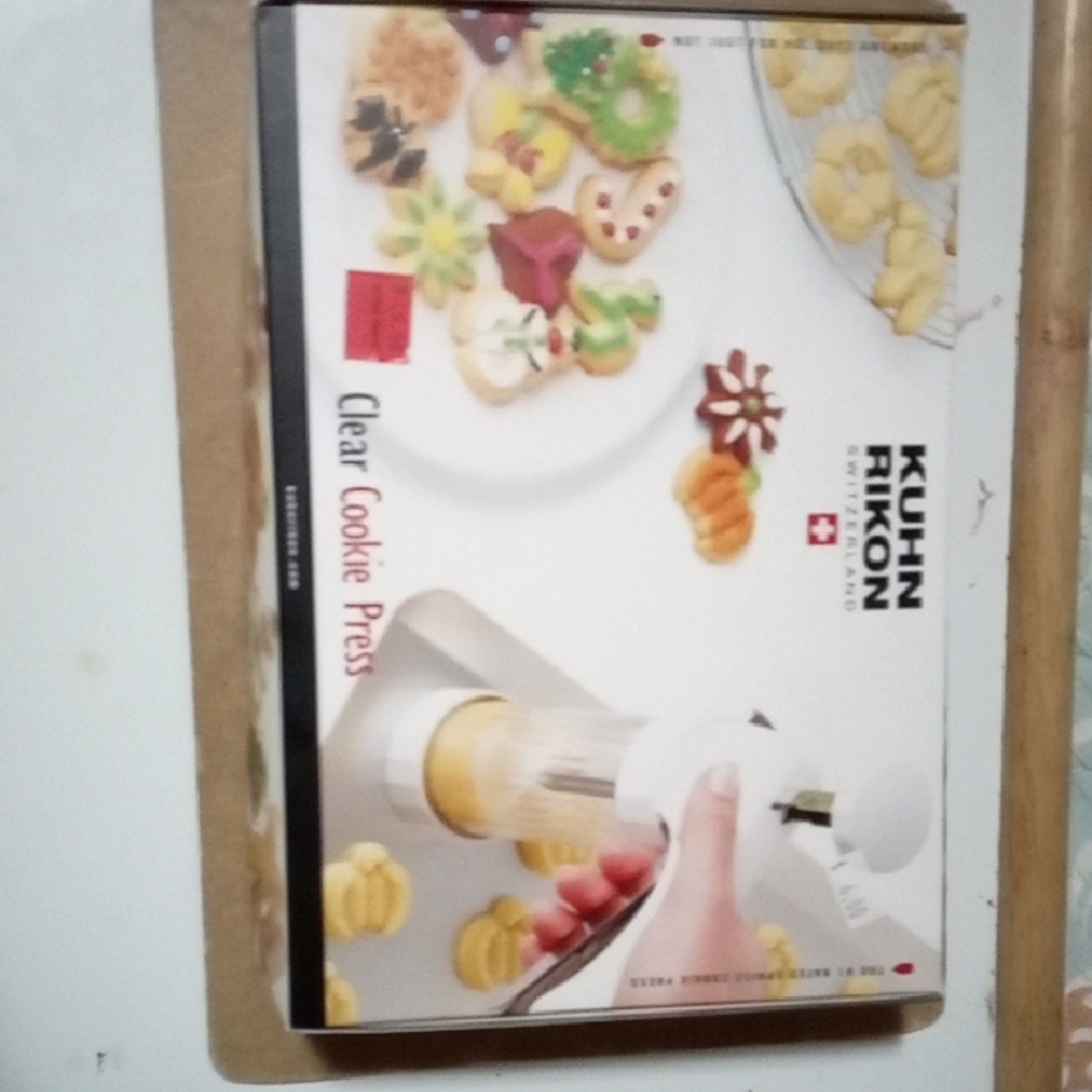 KUHN RIKON Switzerland Spritz Cookie Press with 14 designs NIB